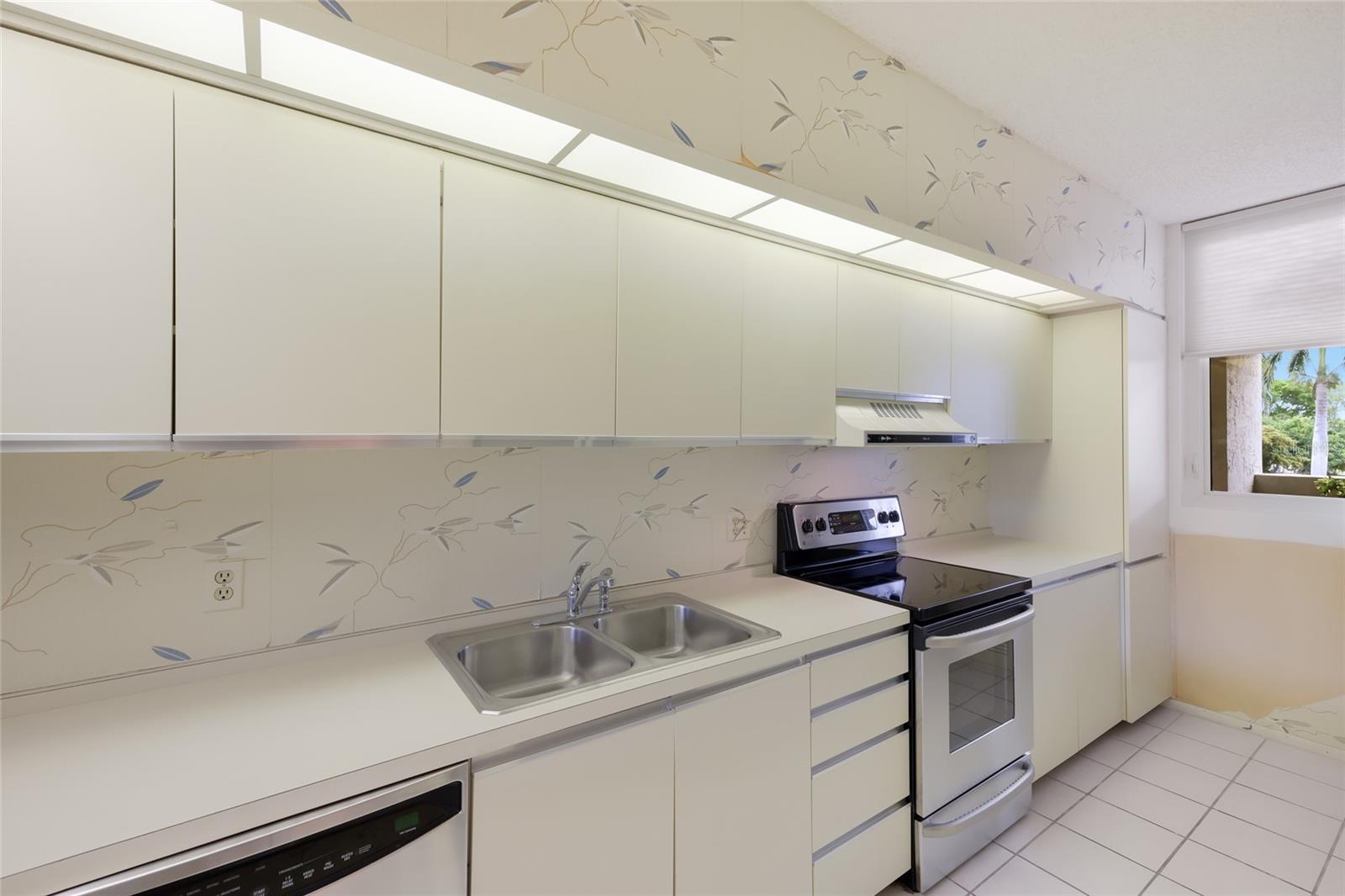 1095 Gulf of Mexico Unit 102, Longboat Key, FL 34228