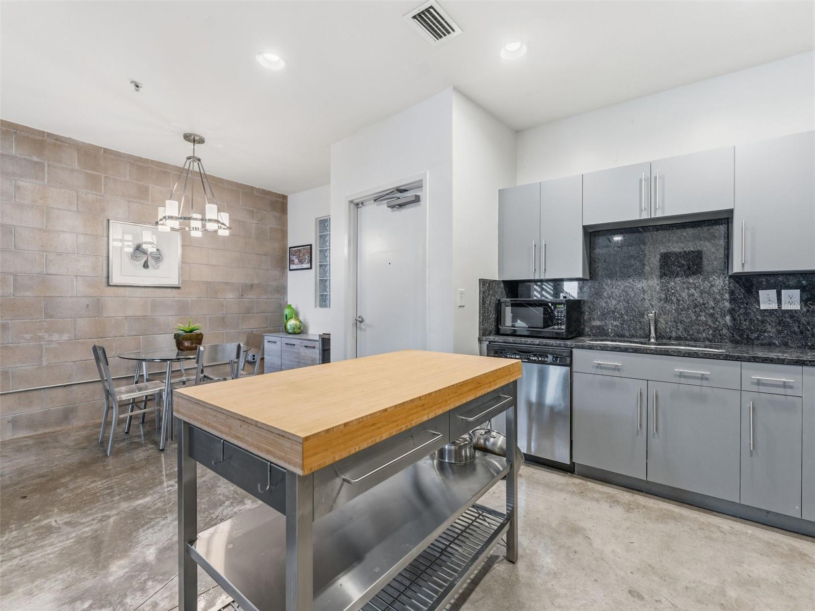 5008 Macdill Unit 16, Tampa, FL 33611