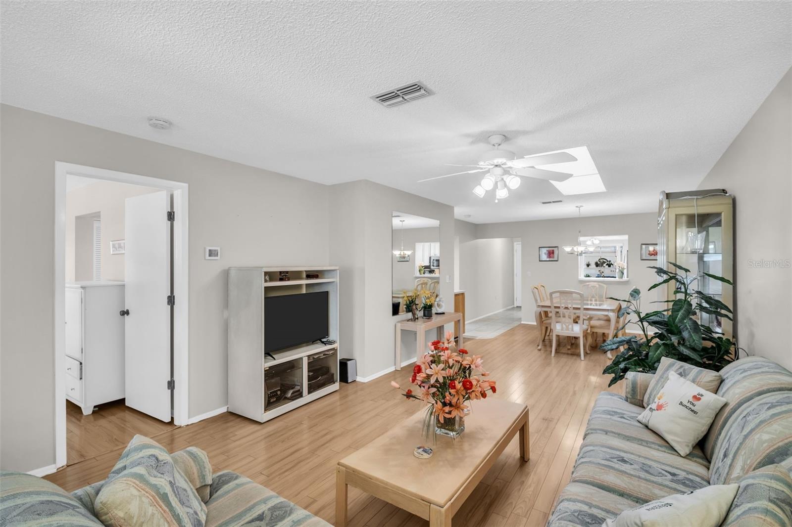 860 Maclaren Unit B, Palm Harbor, FL 34684