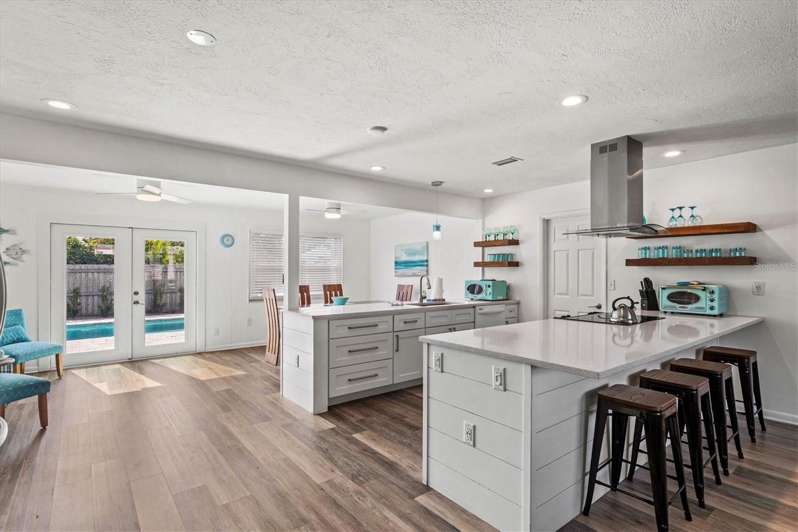2572 Jefferson, Sarasota, FL 34239