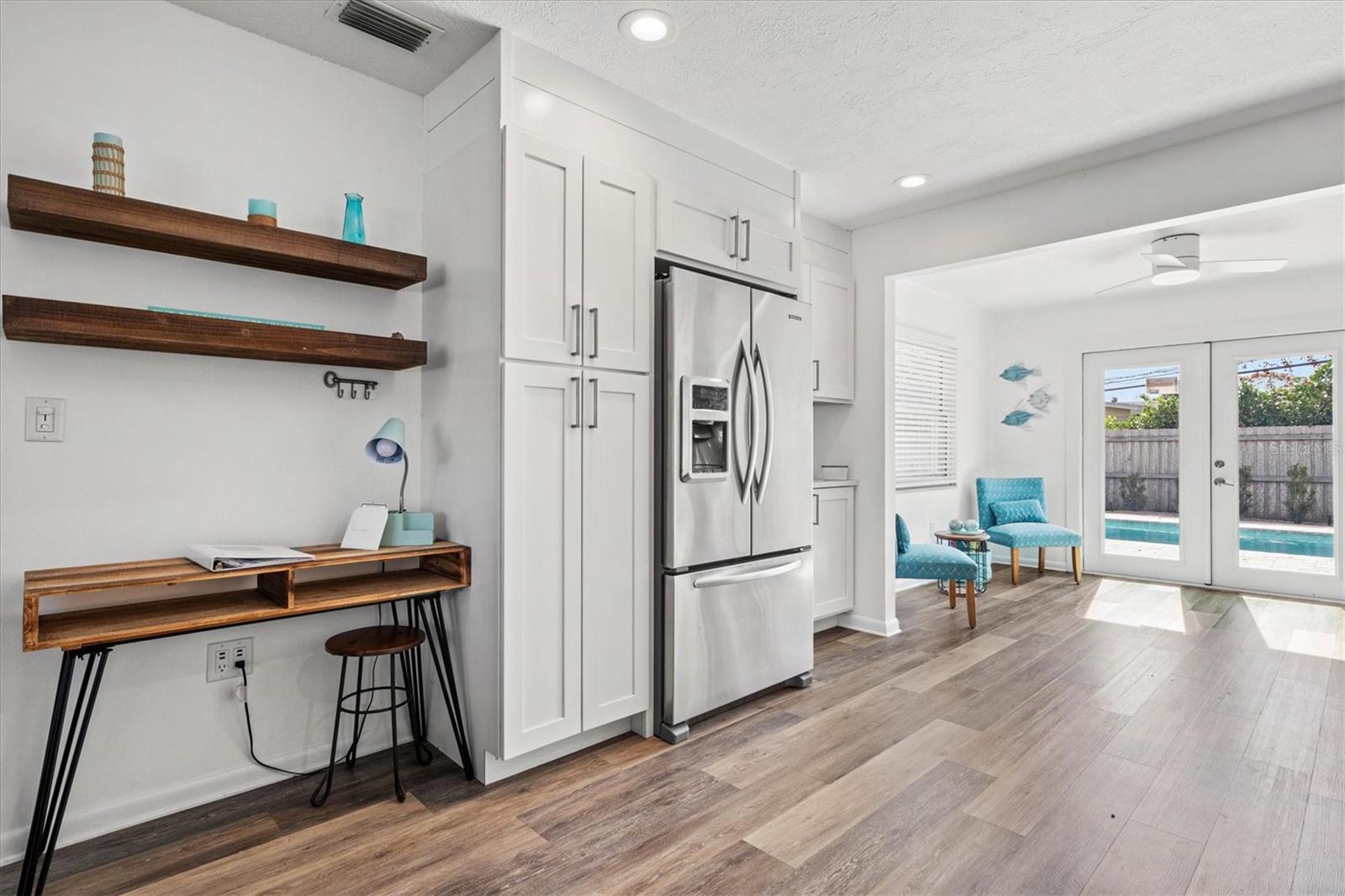 2572 Jefferson, Sarasota, FL 34239