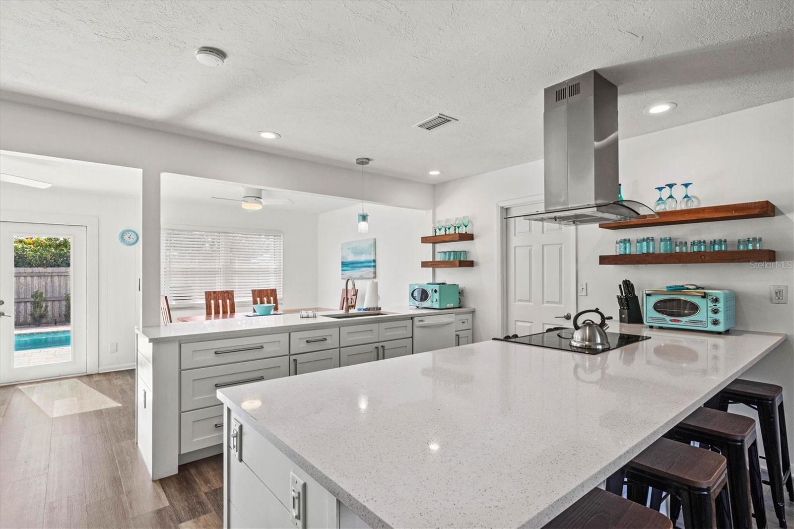 2572 Jefferson, Sarasota, FL 34239