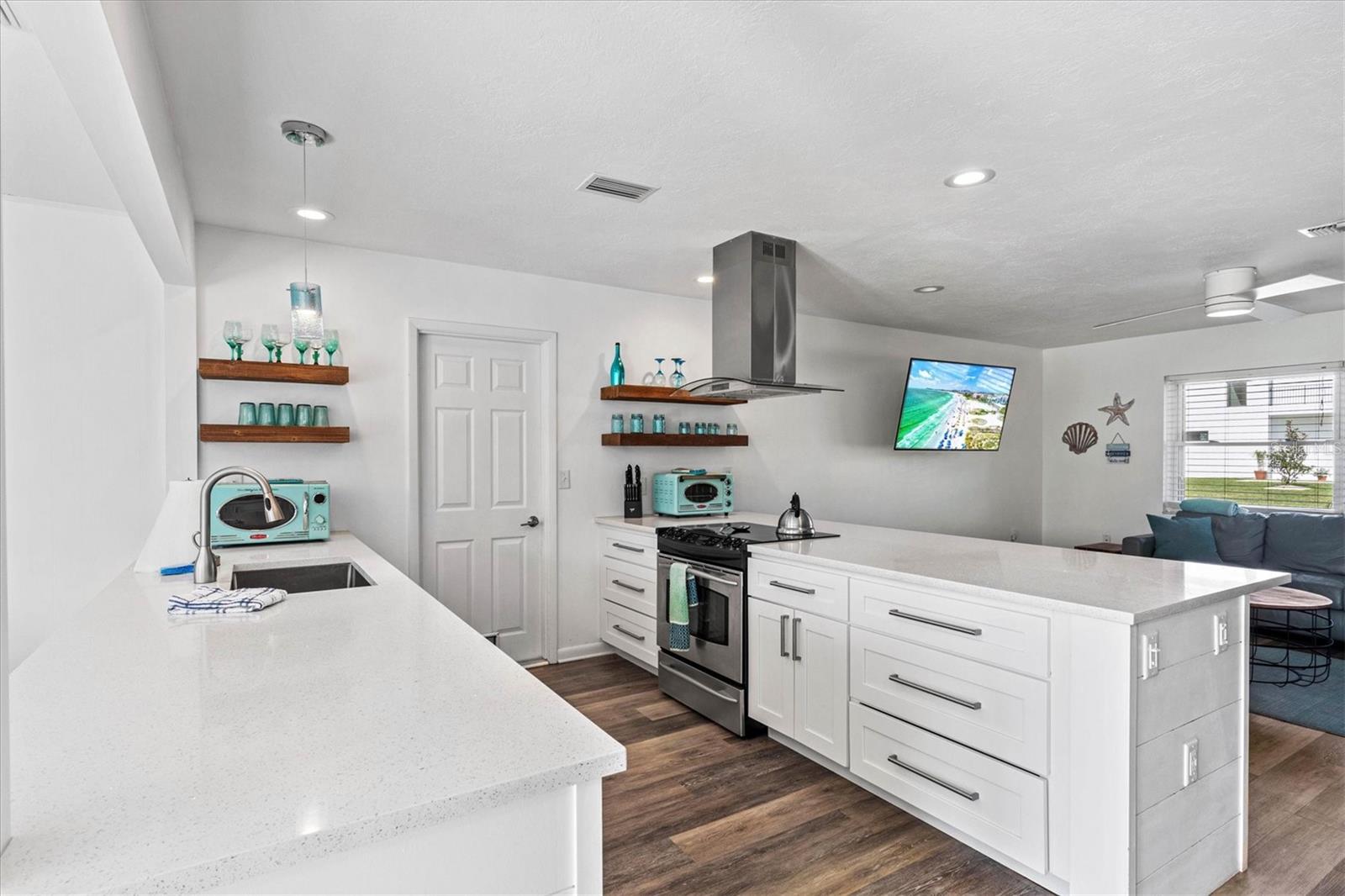 2572 Jefferson, Sarasota, FL 34239