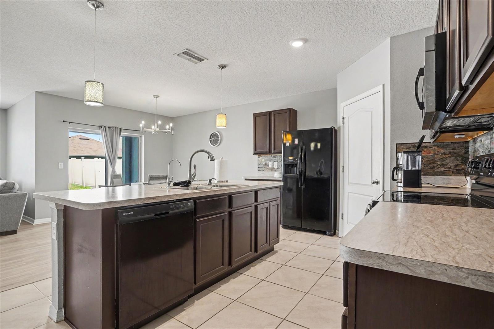 911 Waterville Dr, Auburndale, FL 33823