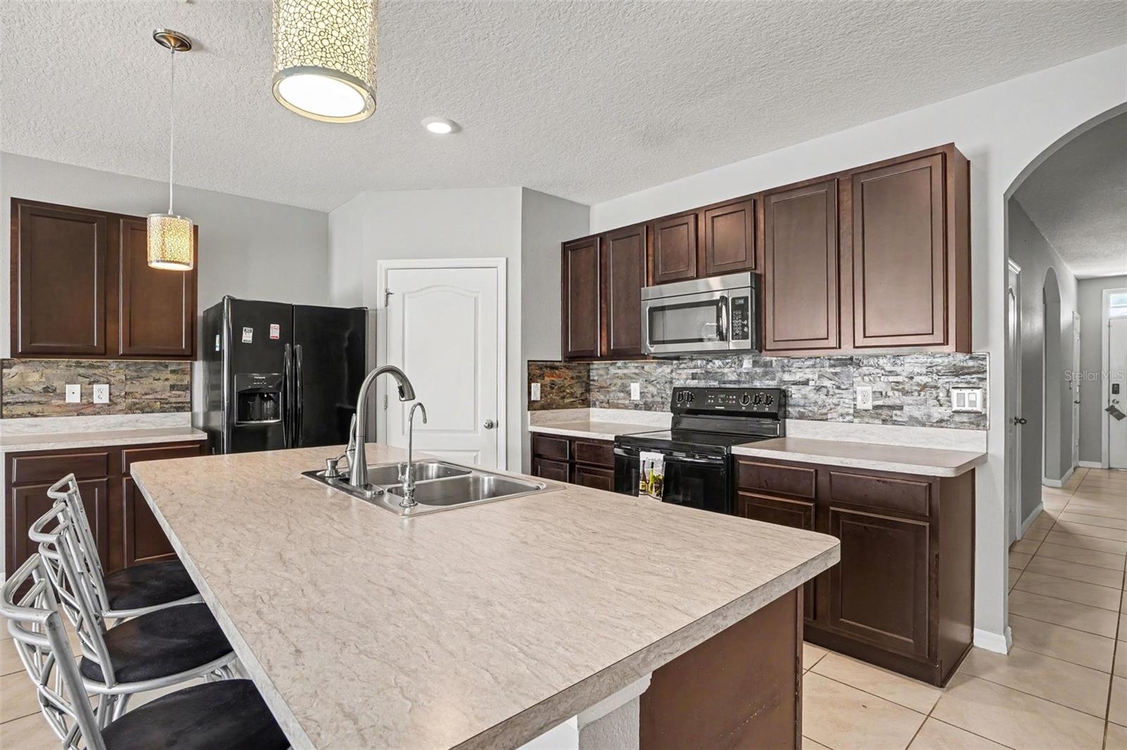 911 Waterville Dr, Auburndale, FL 33823