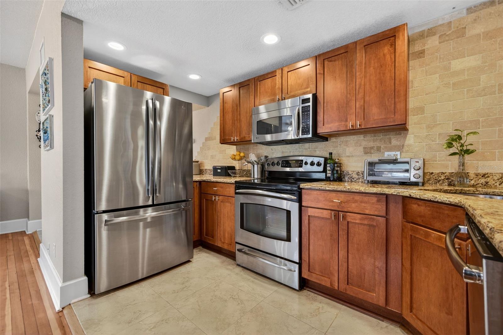 210 22nd Unit 12, St Petersburg, FL 33704