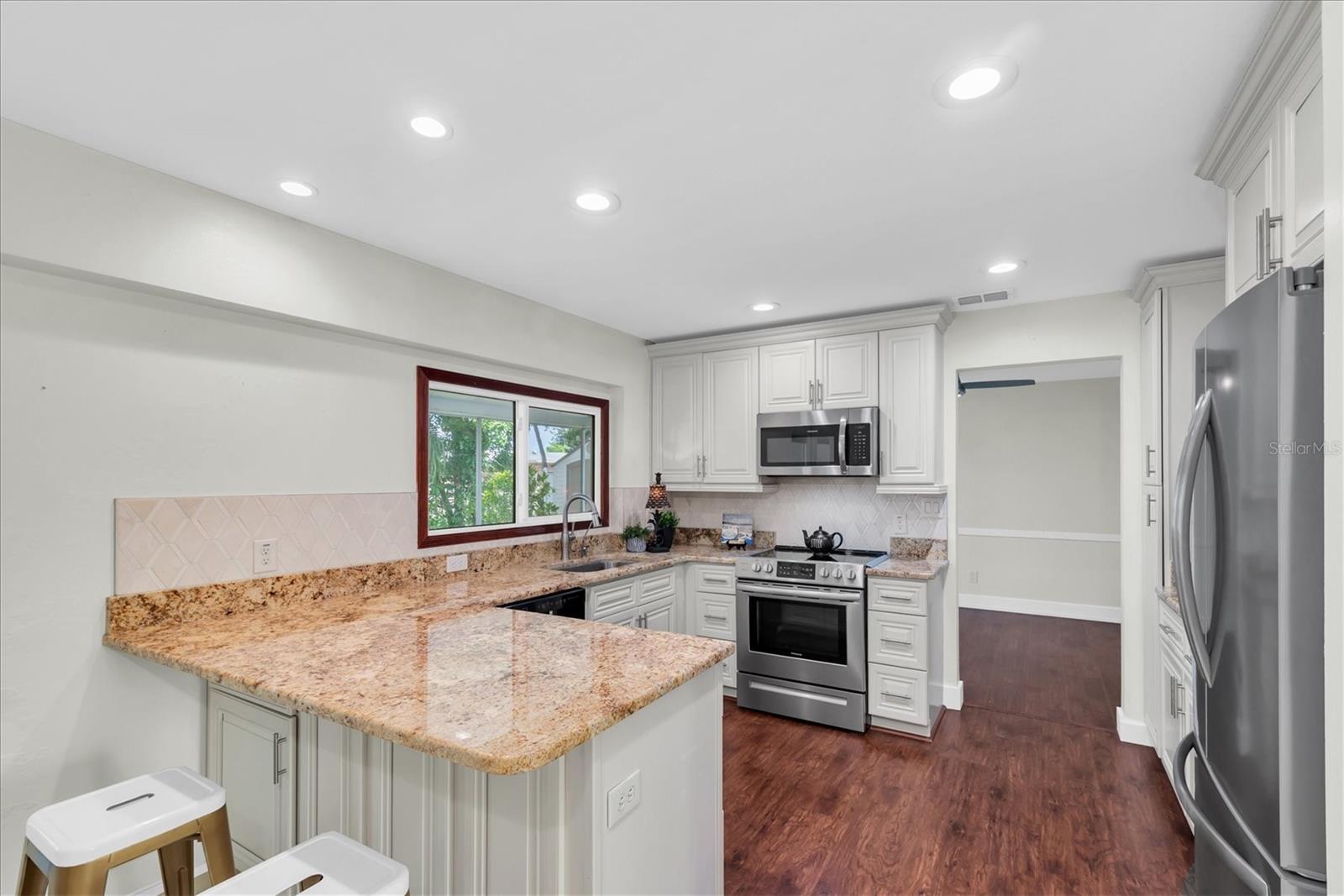 6212 20th, St Petersburg, FL 33712