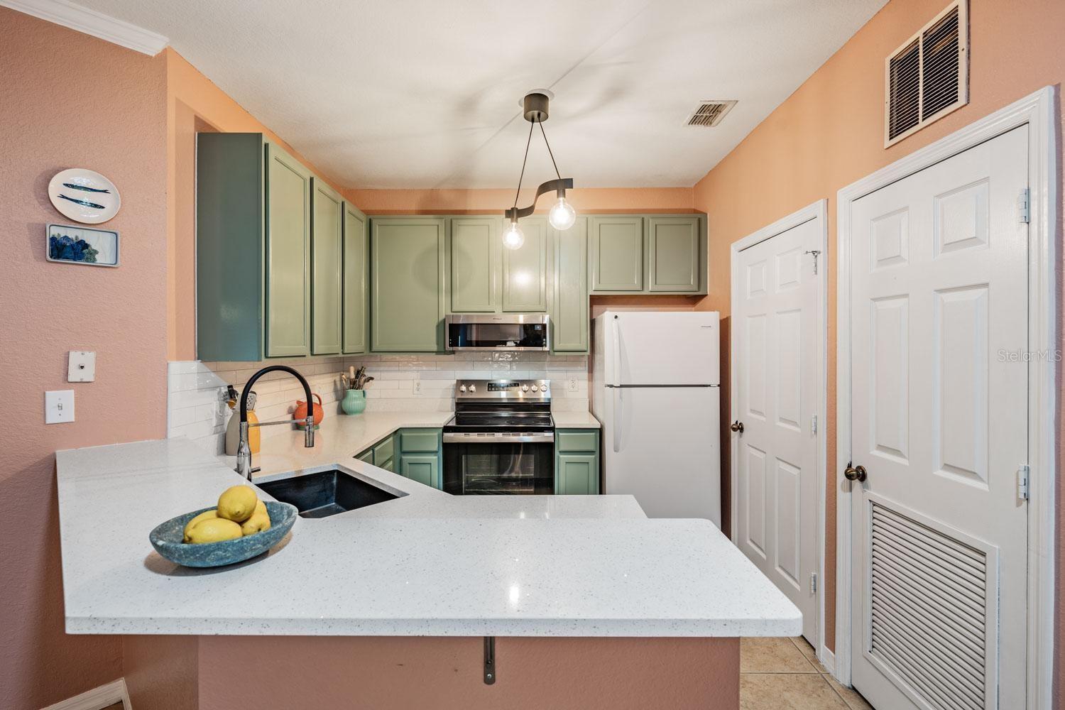 10103 Courtney Oaks Unit 103, Tampa, FL 33619