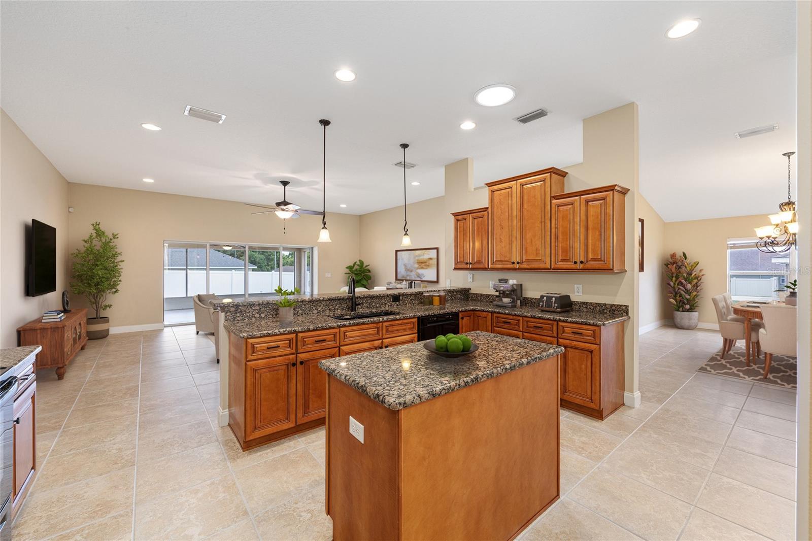915 69th, Ocala, FL 34472