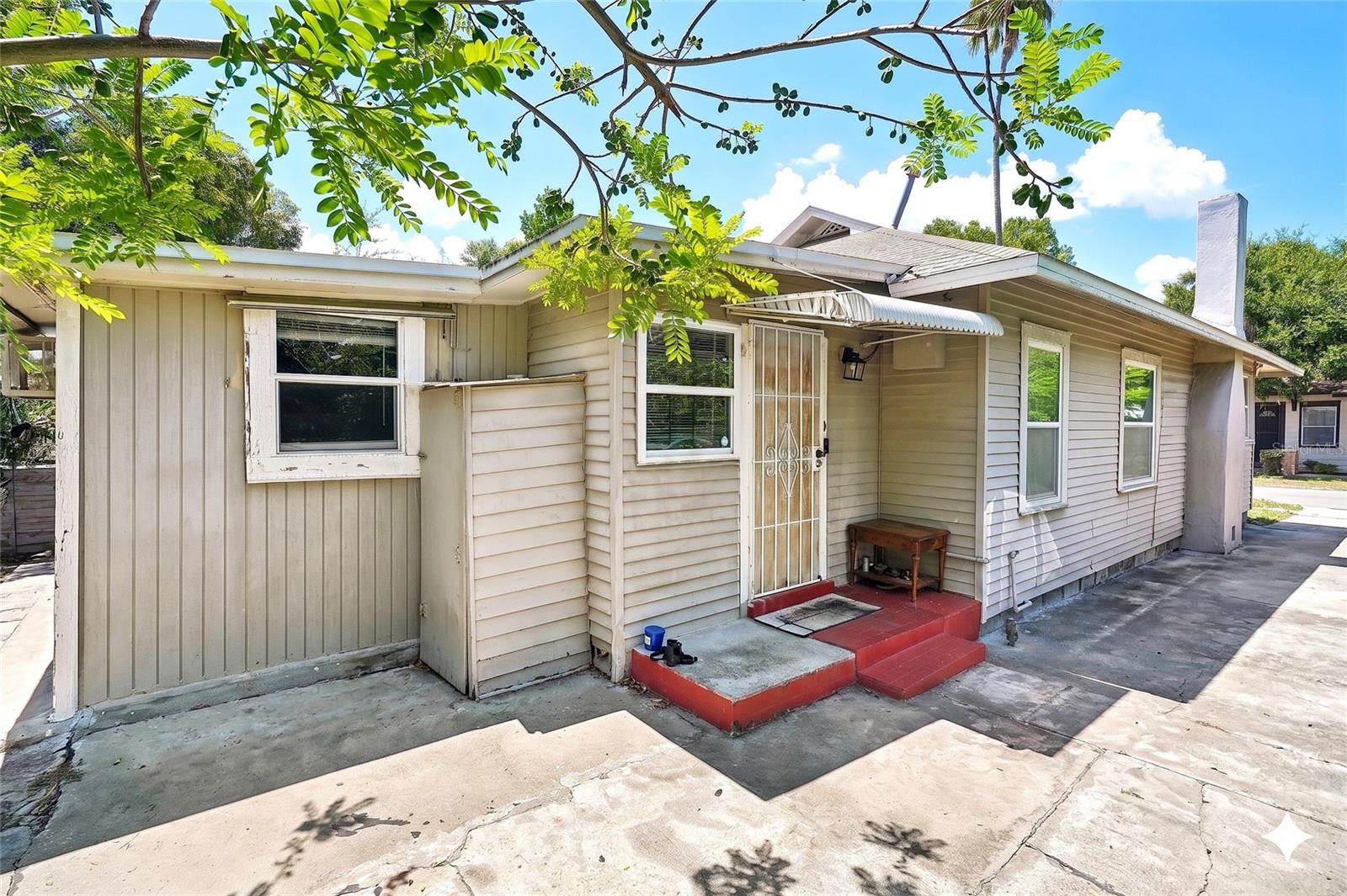 1028 8th, St Petersburg, FL 33705