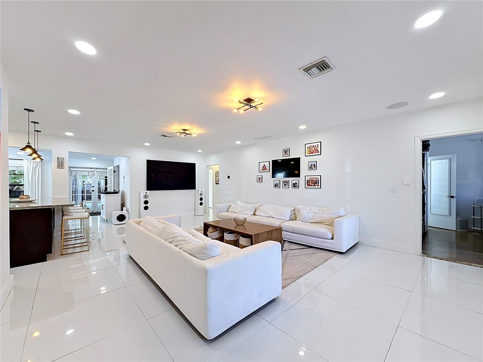 821 83rd St, Miami Beach, FL 33141