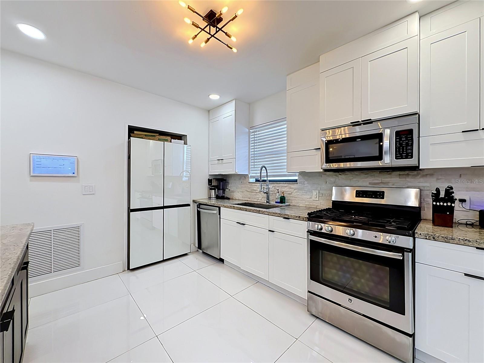 821 83rd St, Miami Beach, FL 33141