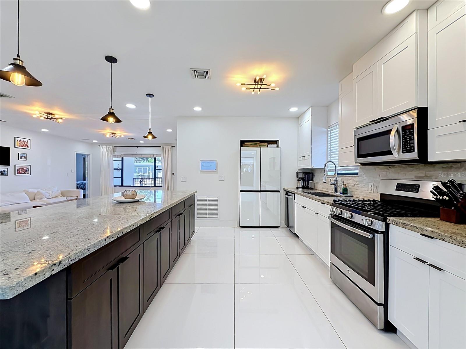 821 83rd St, Miami Beach, FL 33141