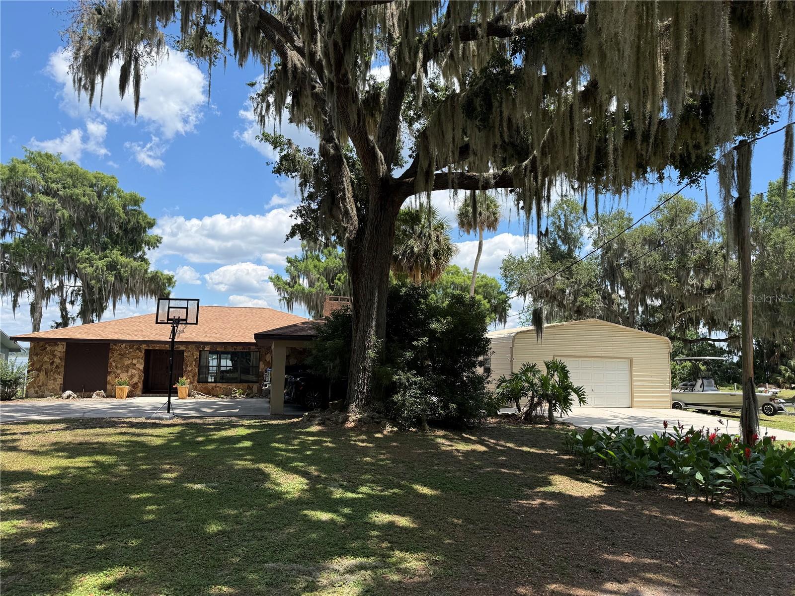 4232 County Road 400, Lake Panasoffkee, FL 33538