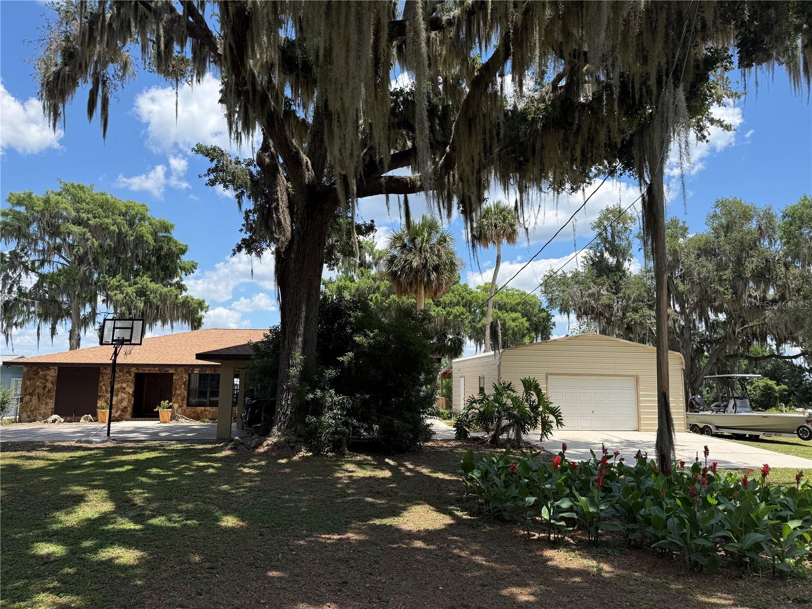 4232 County Road 400, Lake Panasoffkee, FL 33538