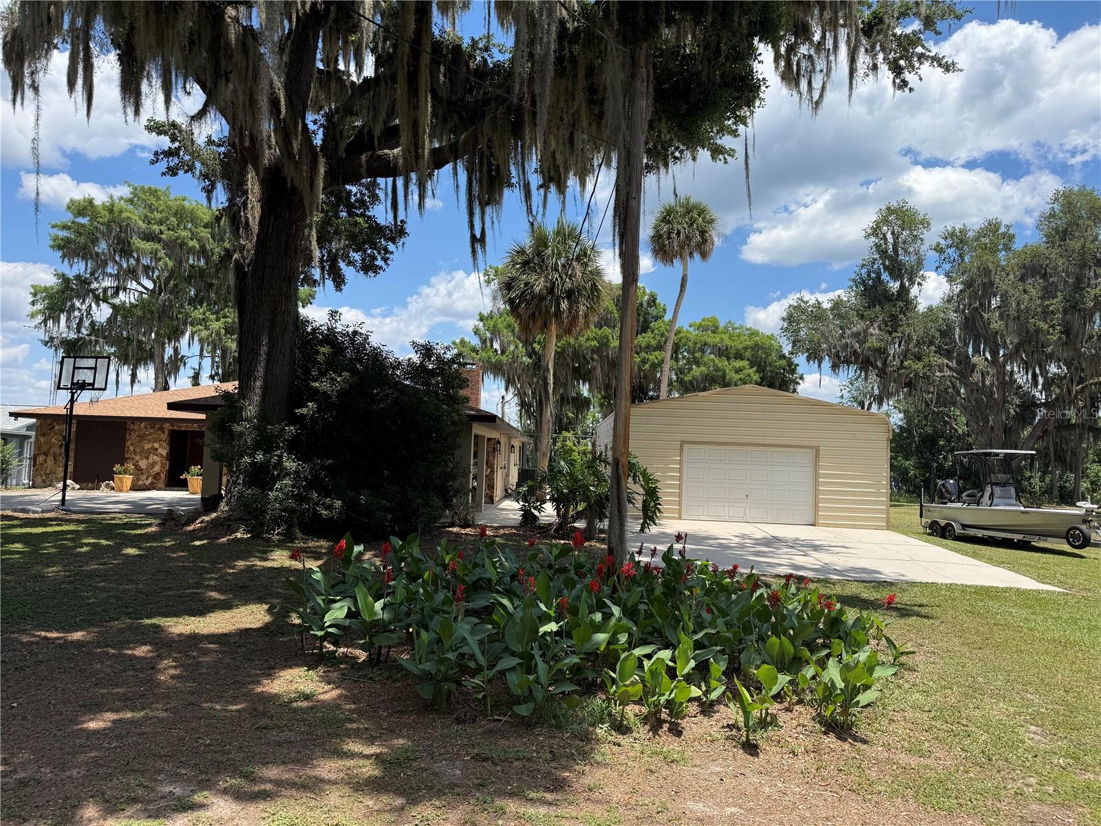 4232 County Road 400, Lake Panasoffkee, FL 33538