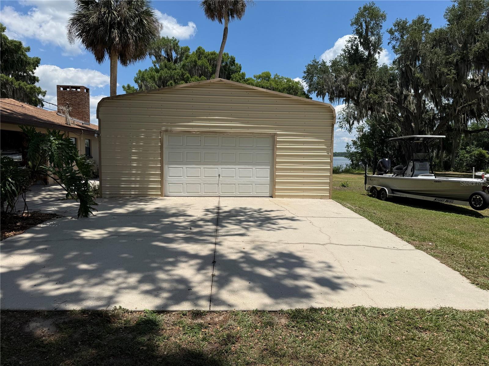 4232 County Road 400, Lake Panasoffkee, FL 33538
