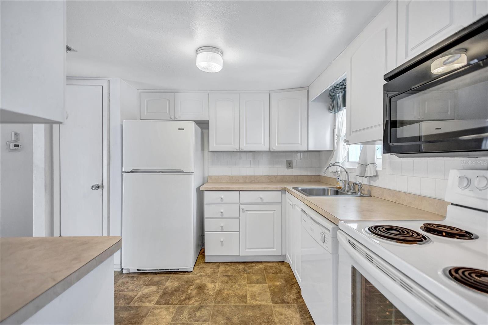2217 Sunset Unit E27, Bradenton, FL 34207
