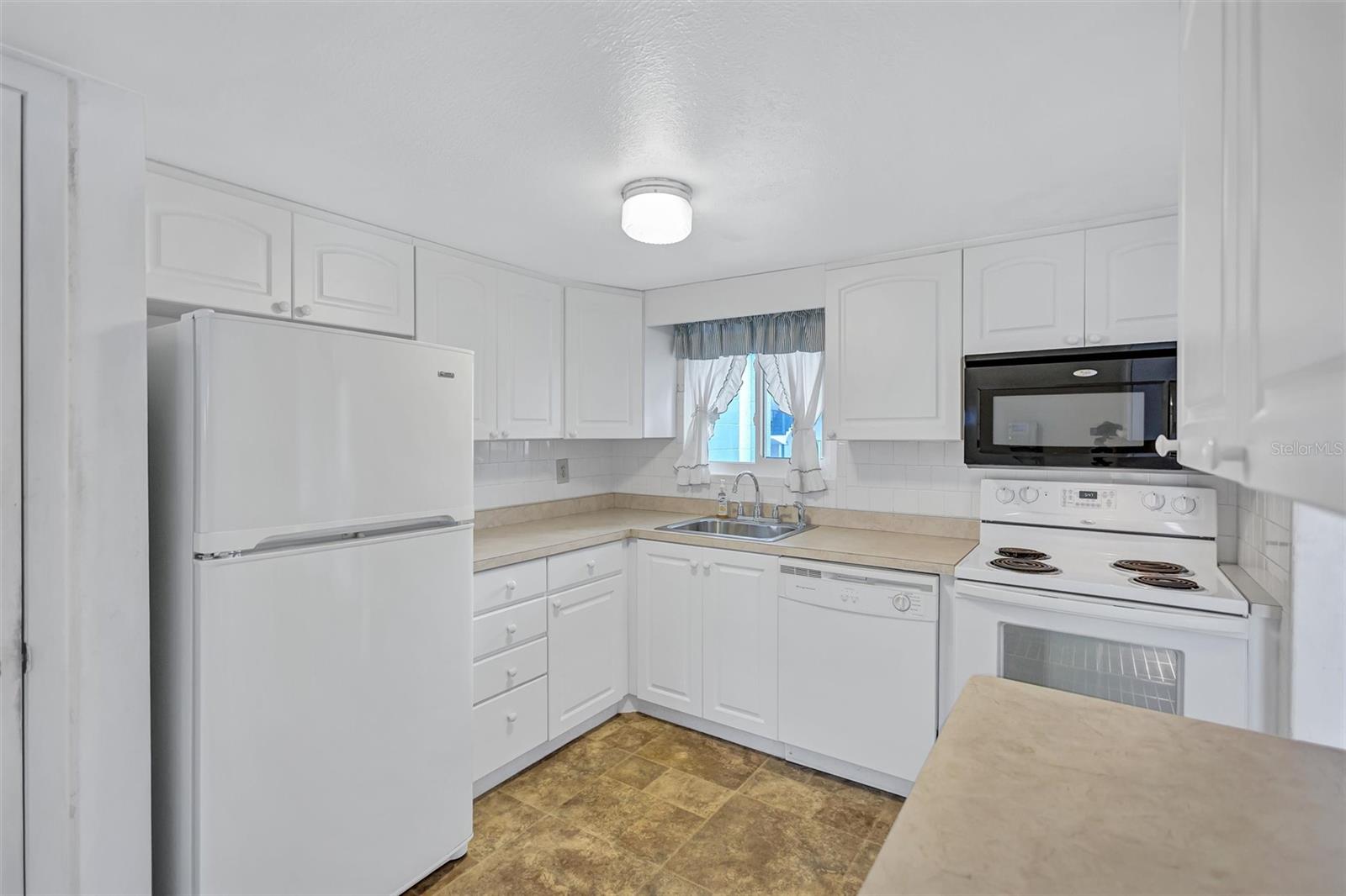 2217 Sunset Unit E27, Bradenton, FL 34207