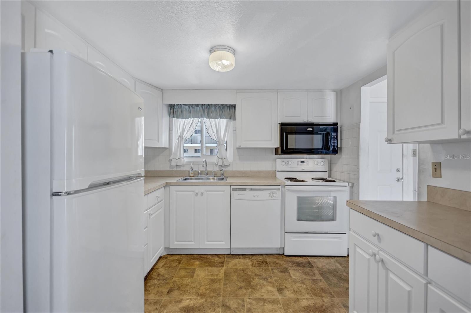 2217 Sunset Unit E27, Bradenton, FL 34207