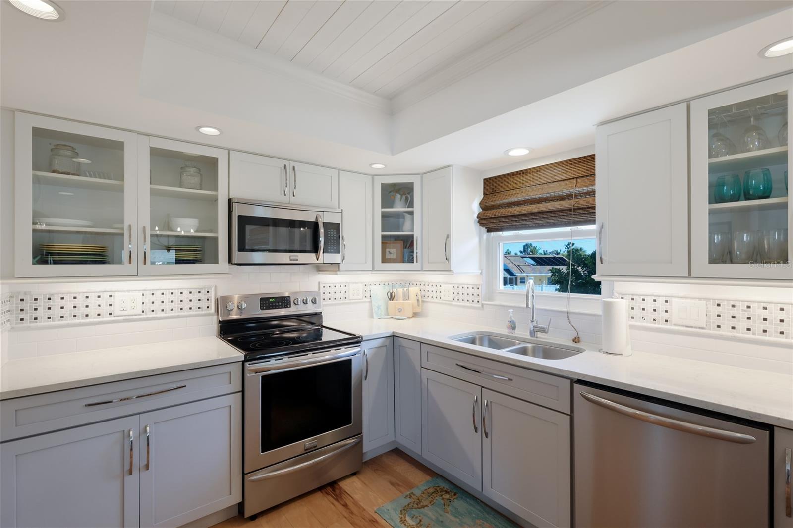 221 85th, Holmes Beach, FL 34217