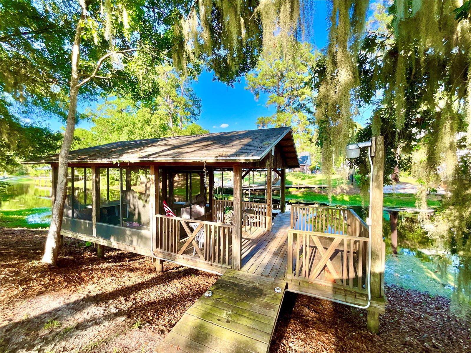 529 5th, Melrose, FL 32666