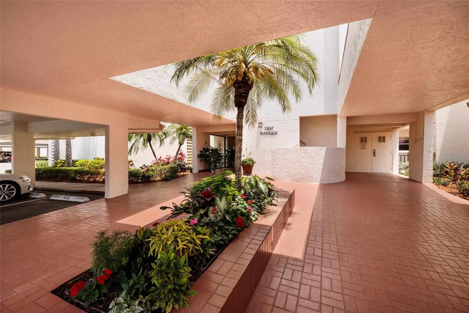 7897 Sailboat Key Unit 107, South Pasadena, FL 33707