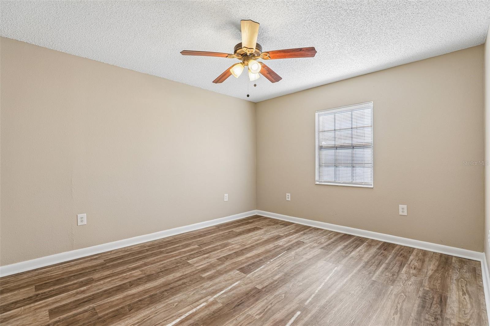100 Oak Terrace Unit D2, Leesburg, FL 34748