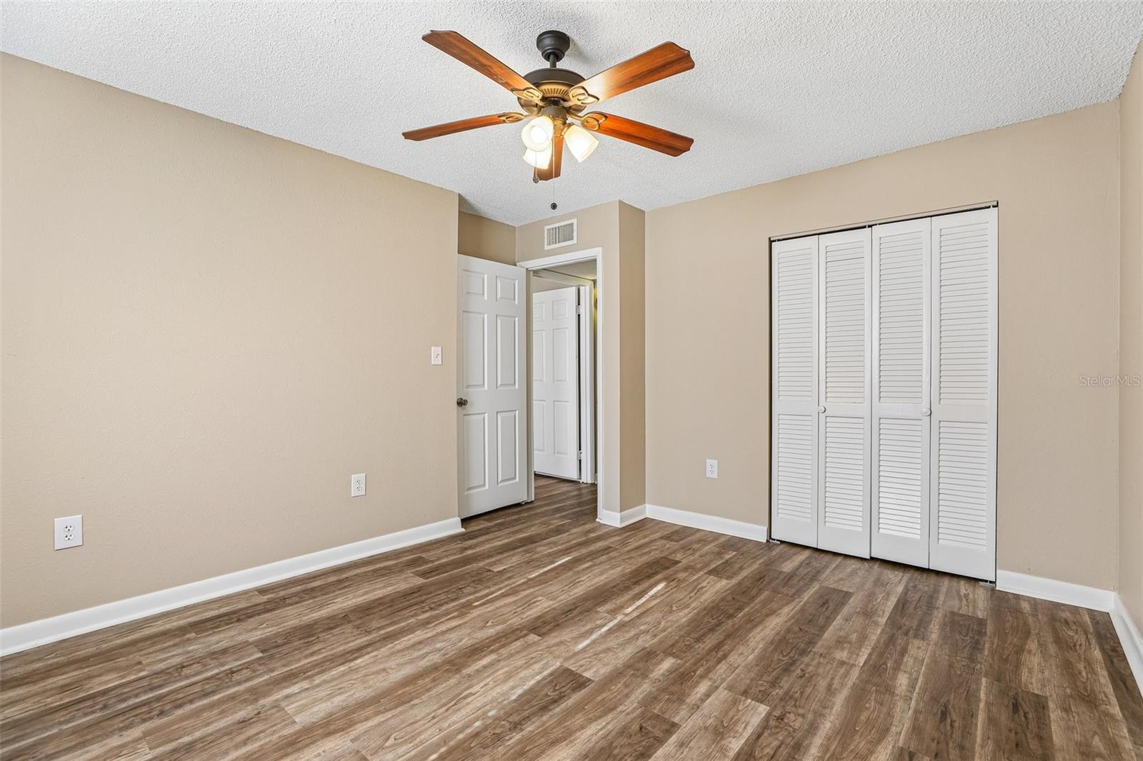 100 Oak Terrace Unit D2, Leesburg, FL 34748