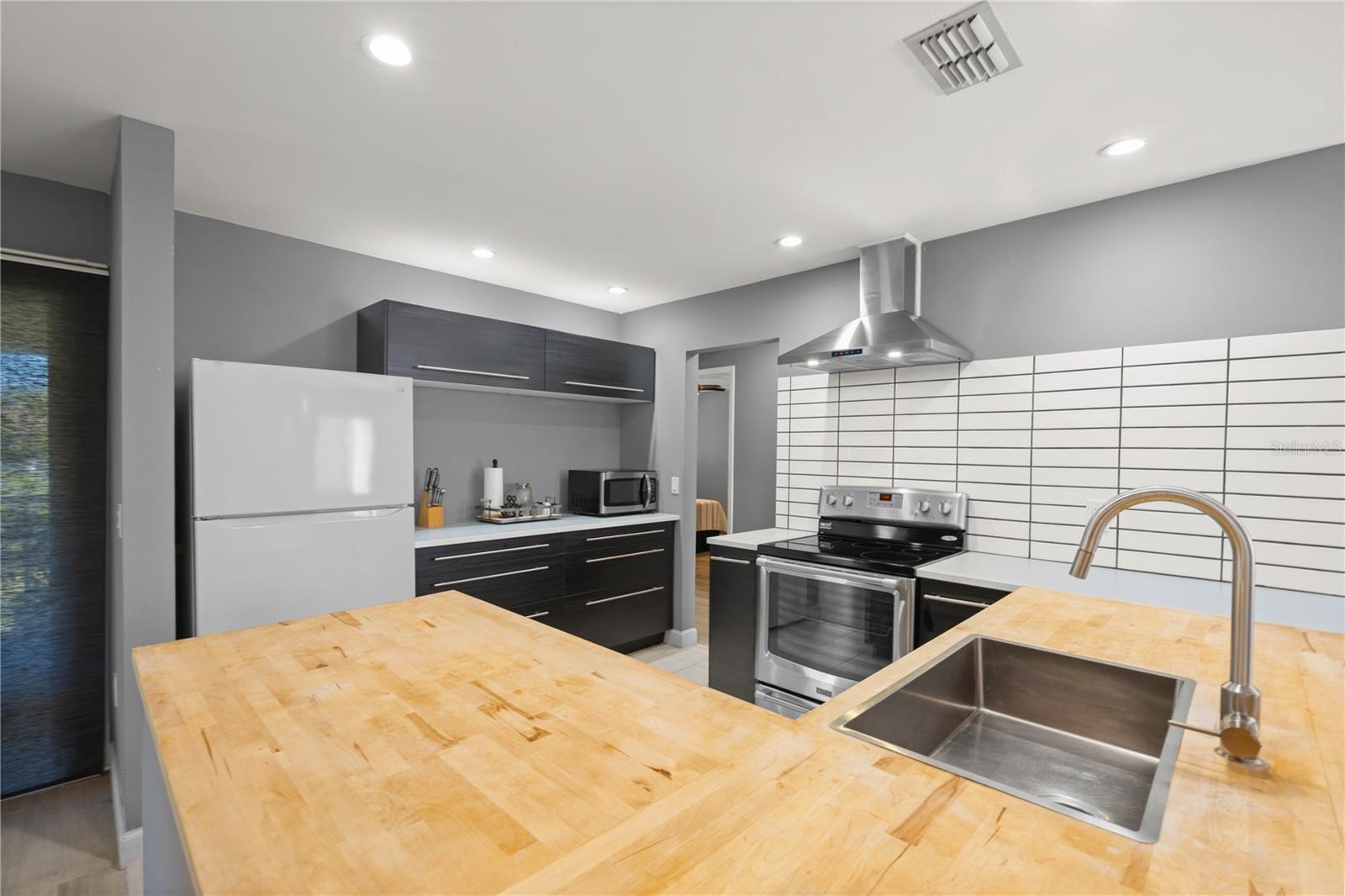 2746 Orchid Oaks Unit 301, Sarasota, FL 34239