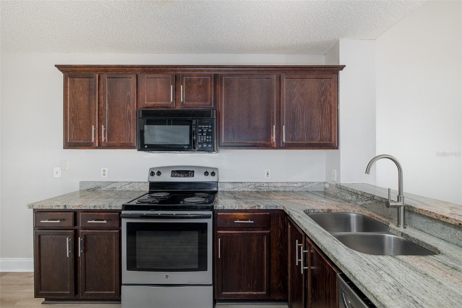 7900 Hardwick Unit 827, New Port Richey, FL 34653
