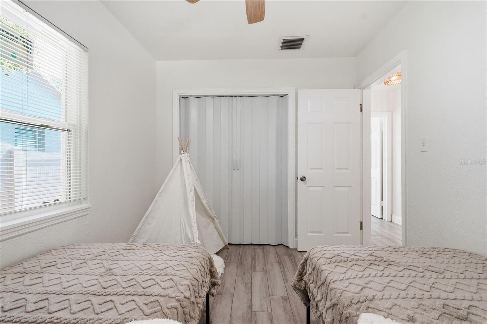2855 Valencia, St Petersburg, FL 33705