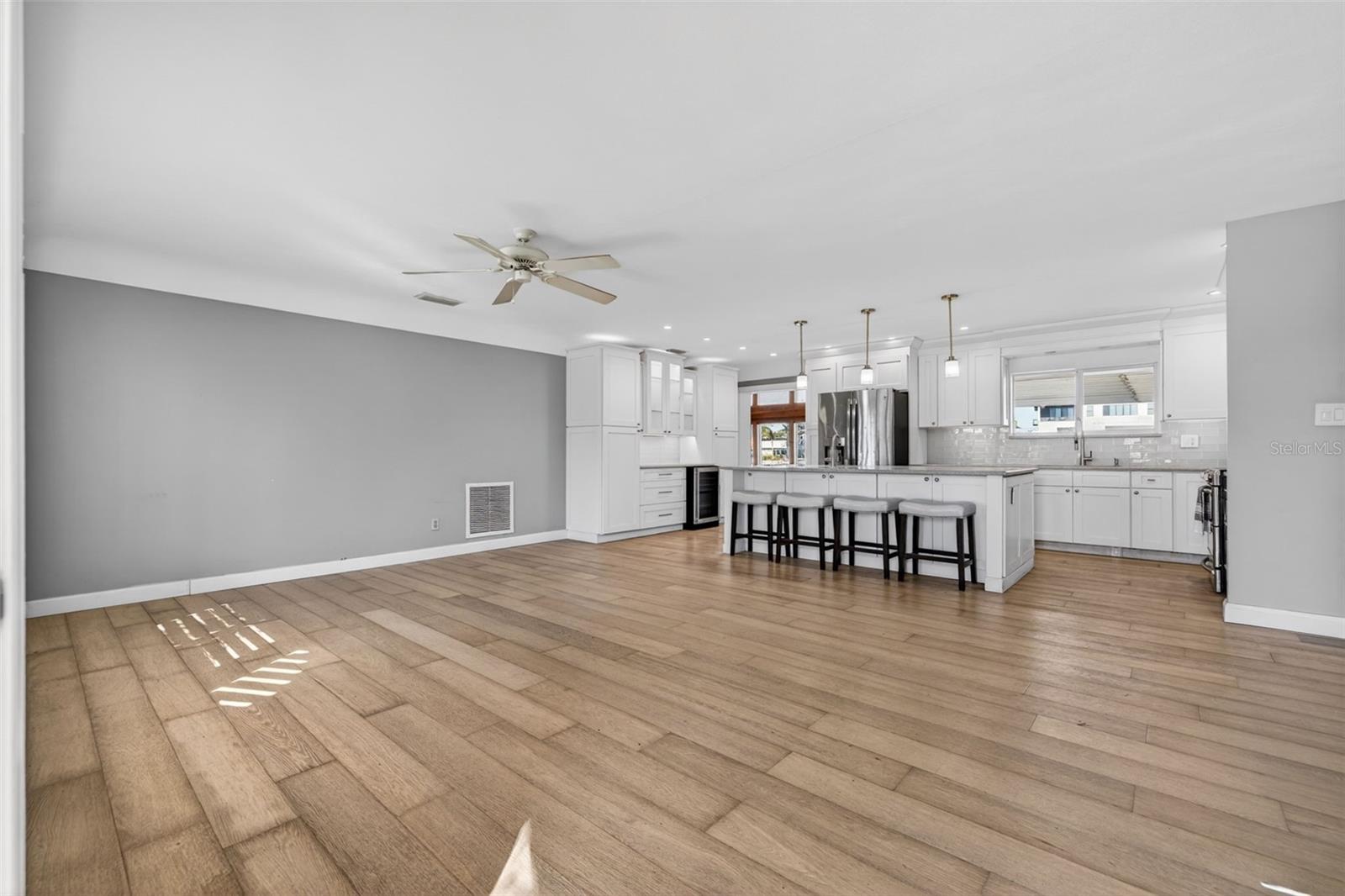 1276 37th, St Petersburg, FL 33704