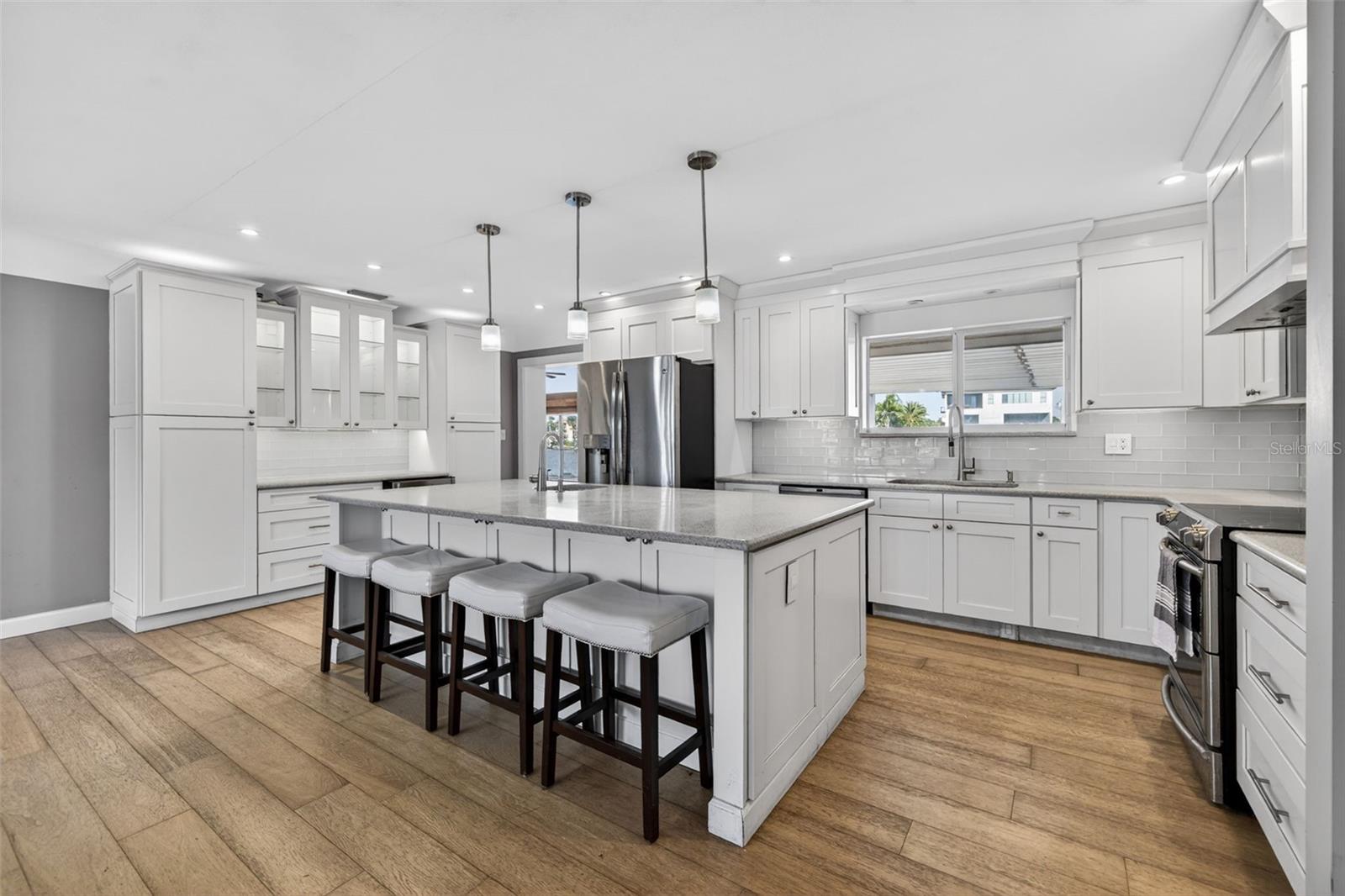 1276 37th, St Petersburg, FL 33704