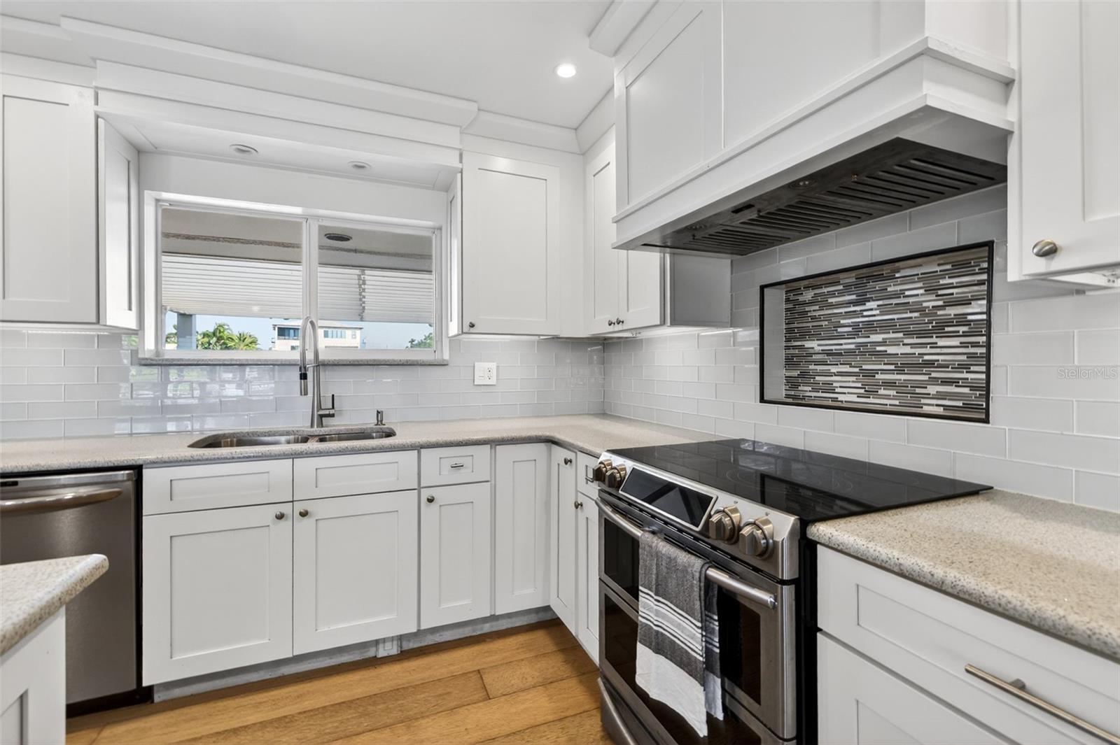 1276 37th, St Petersburg, FL 33704