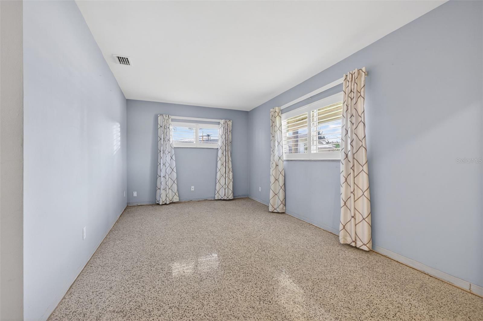 1276 37th, St Petersburg, FL 33704