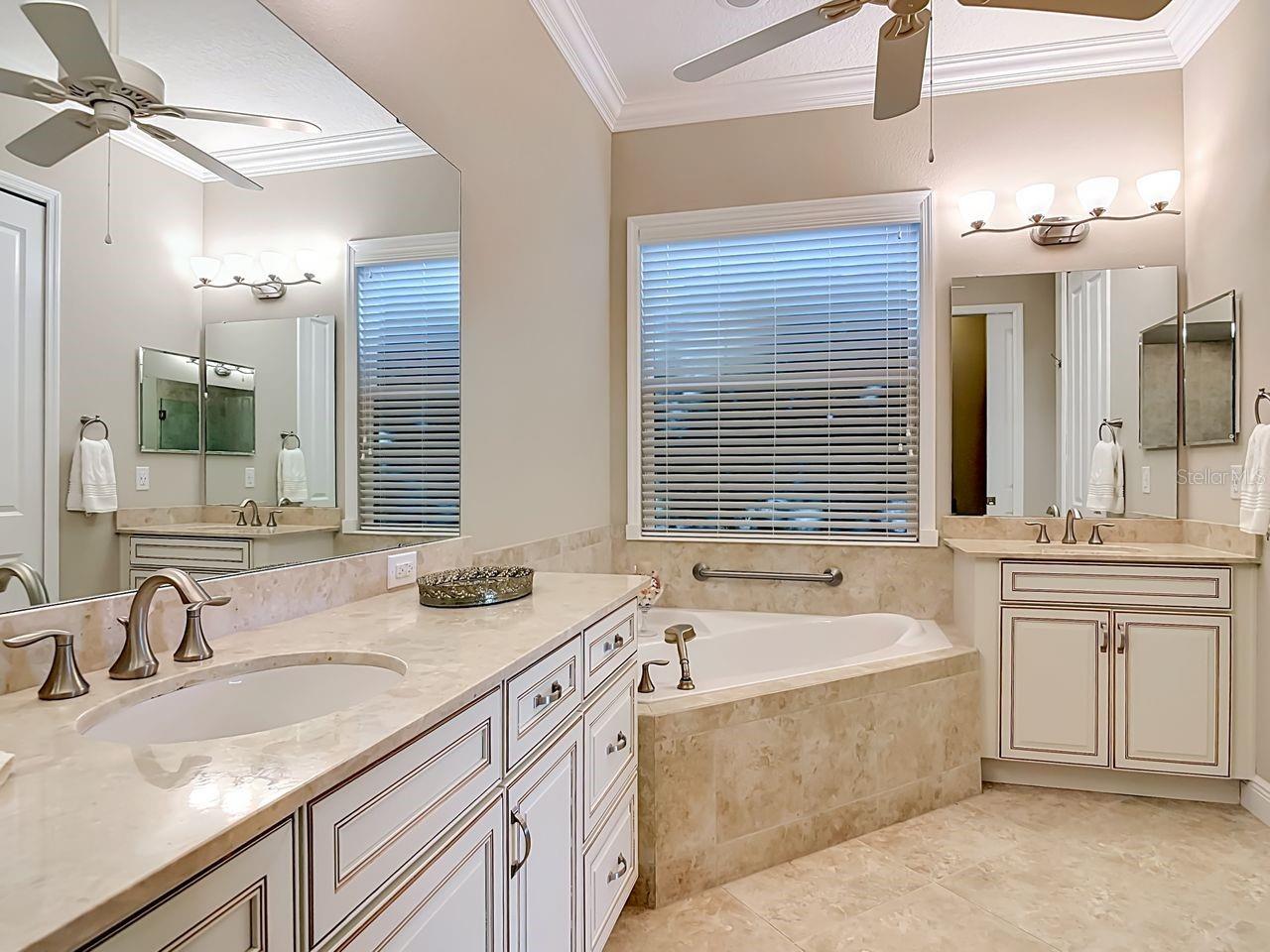 8461 Bridgeport Bay, Mount Dora, FL 32757