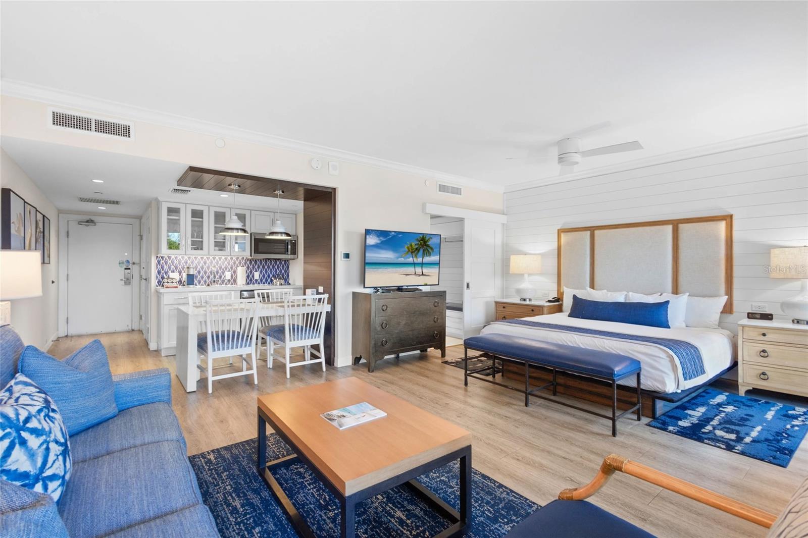 240 Sands Point Unit 4104, Longboat Key, FL 34228