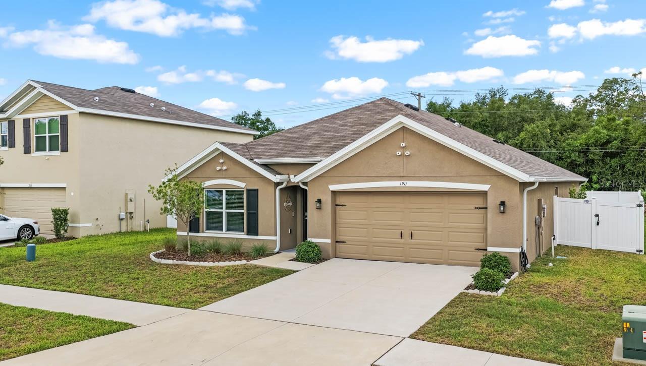 1911 Blue Stream, Ruskin, FL 33570