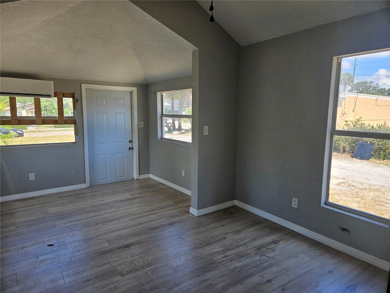 2220 20th, St Petersburg, FL 33712