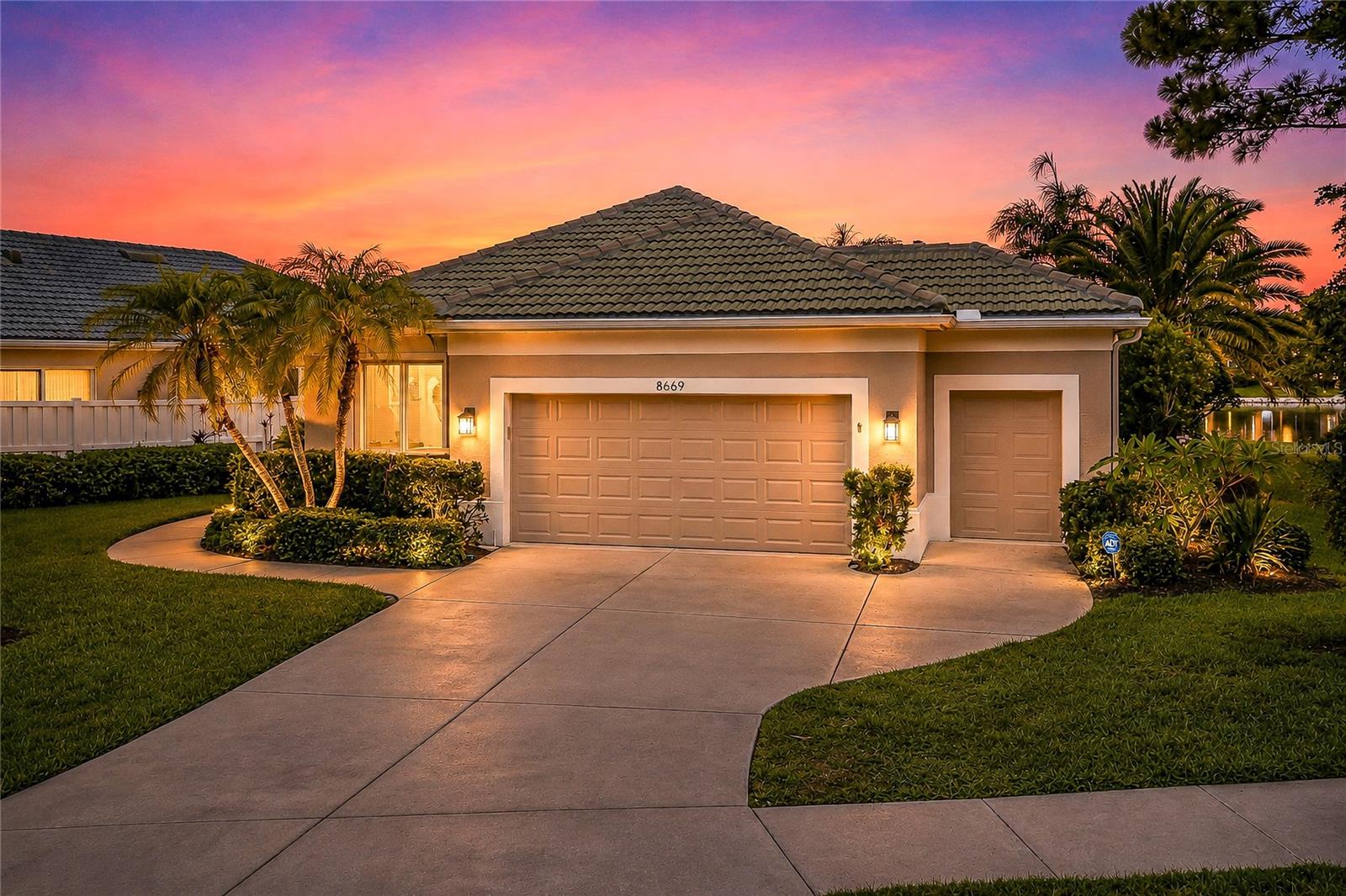 8669 54th Avenue, Bradenton, FL 34211