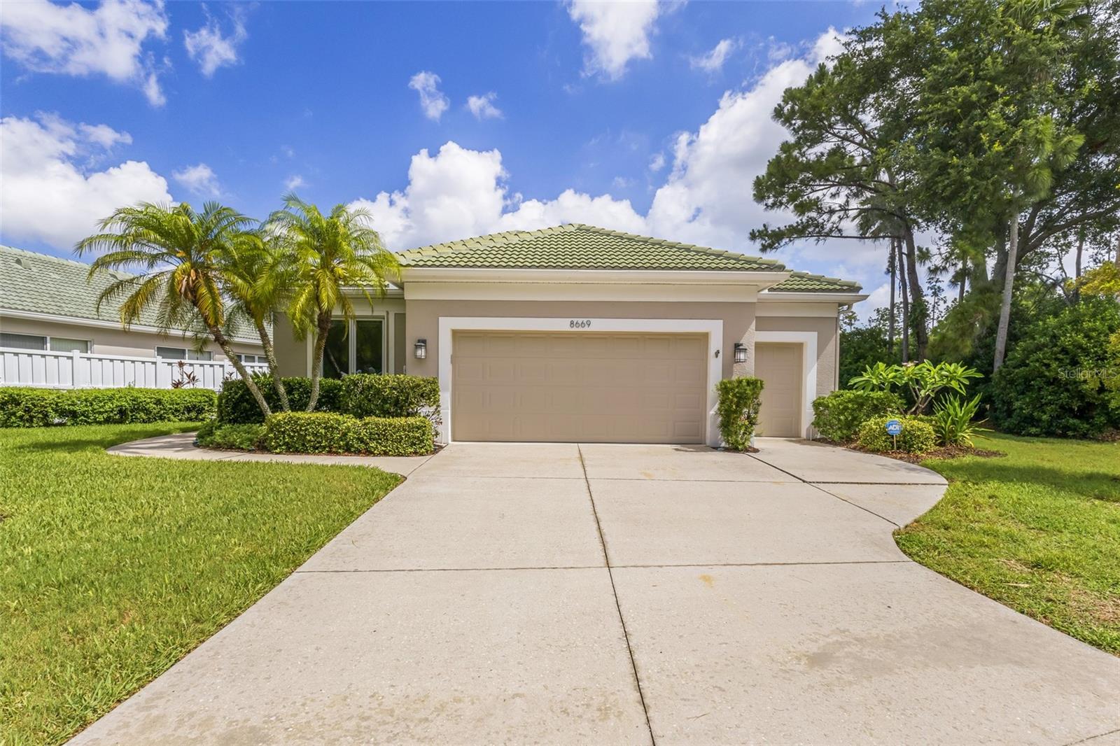 8669 54th Avenue, Bradenton, FL 34211