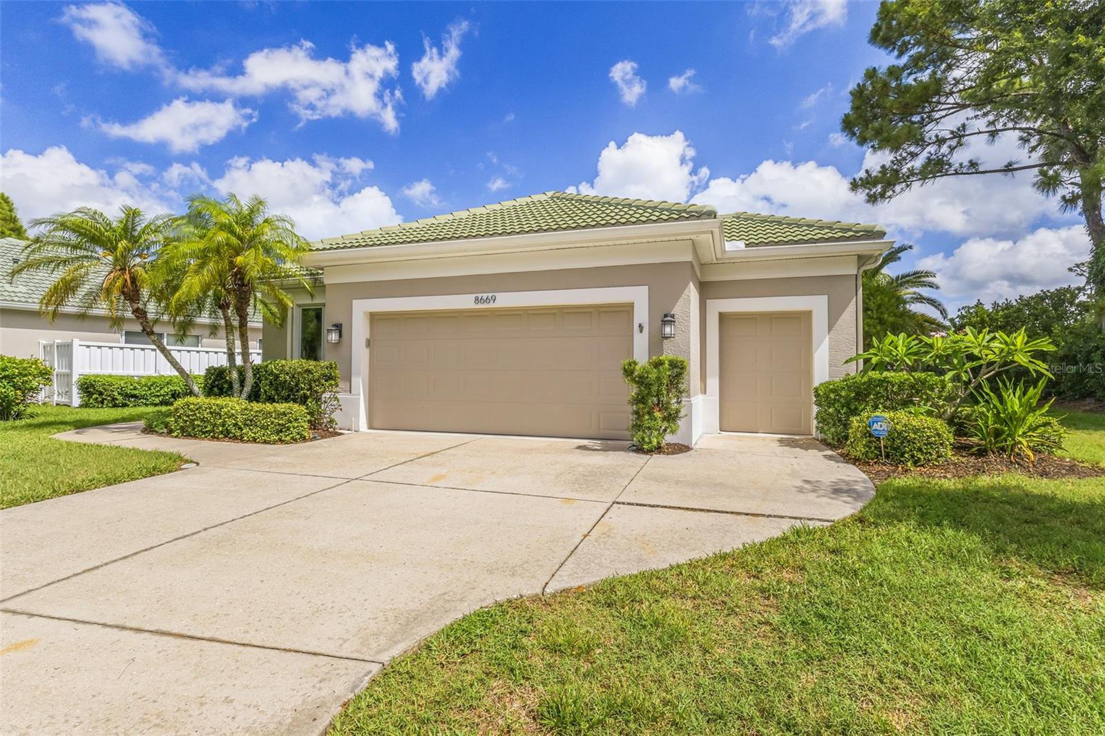 8669 54th Avenue, Bradenton, FL 34211