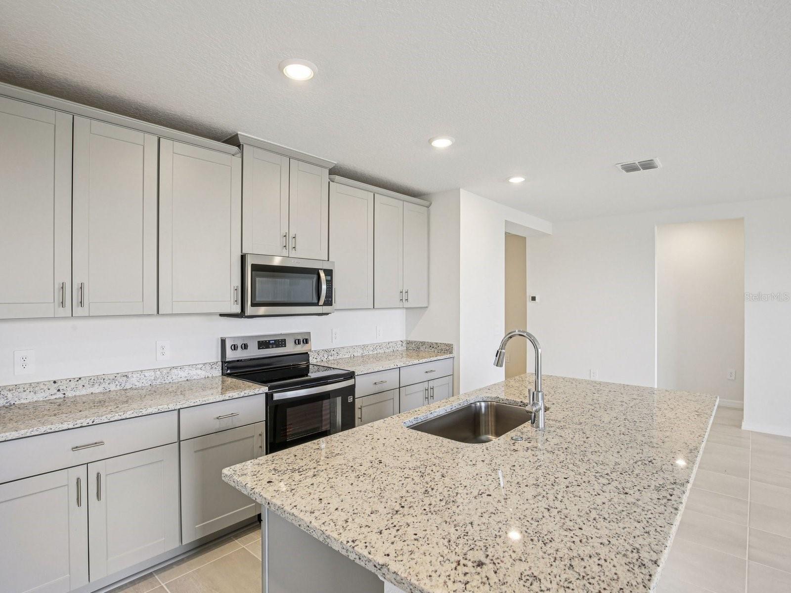 823 Sunshower, Lady Lake, FL 32159