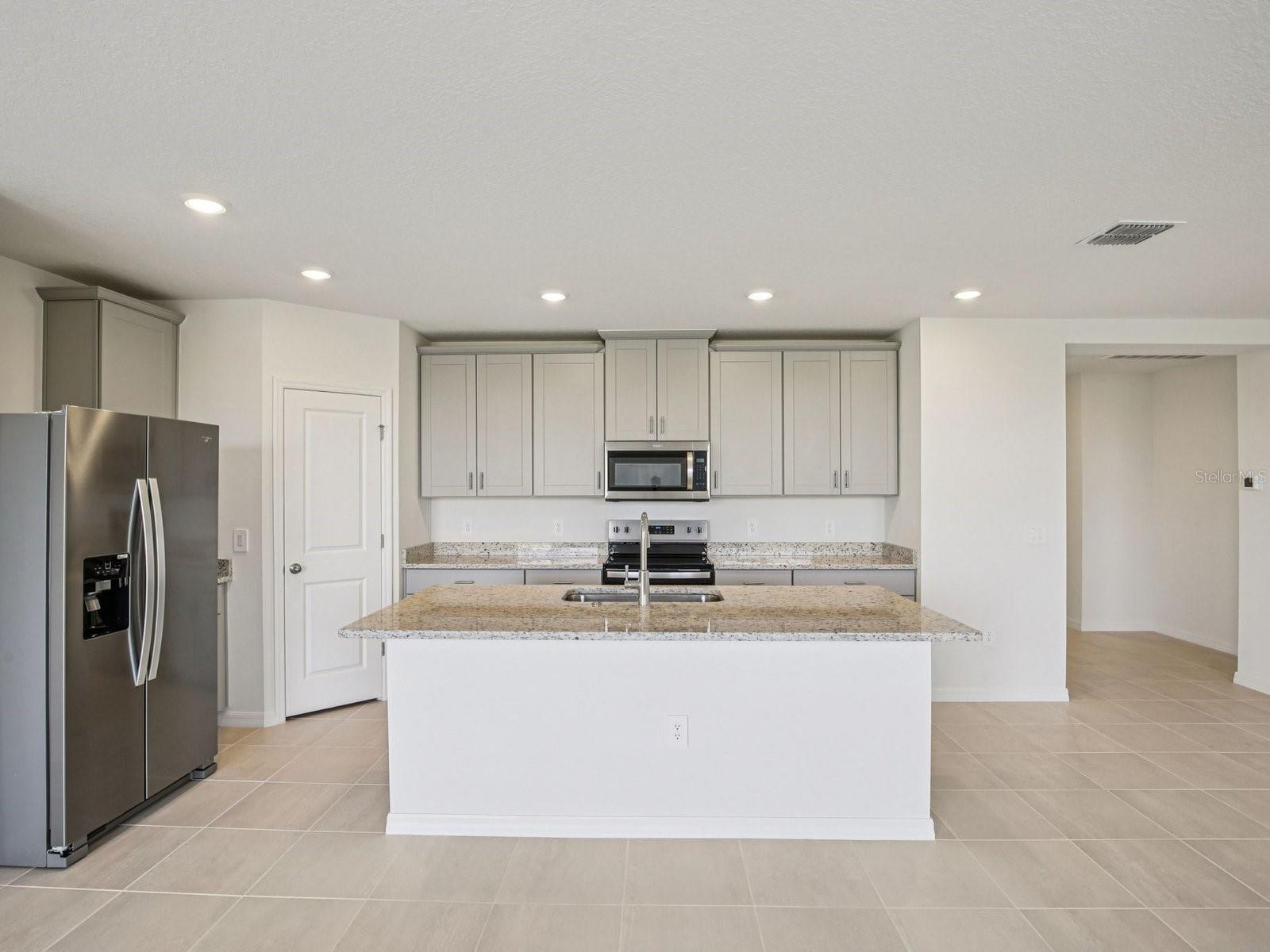 823 Sunshower, Lady Lake, FL 32159