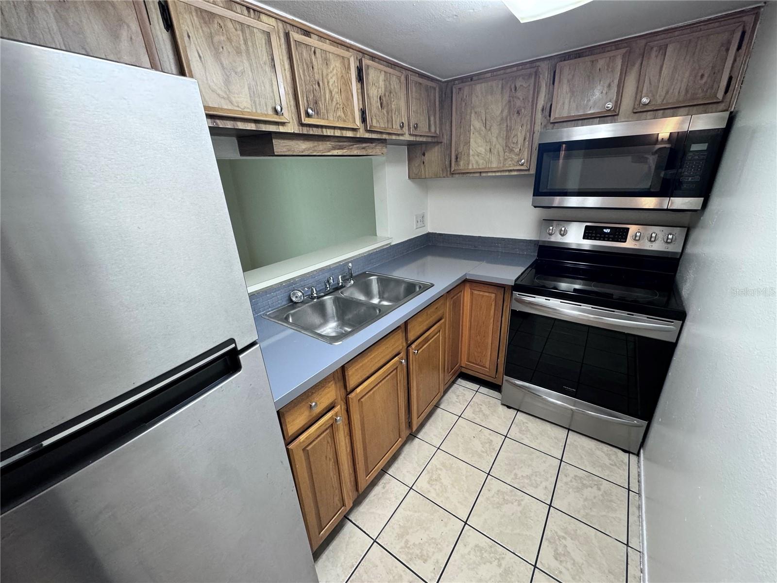 7177 Bank Unit 102, Tampa, FL 33617