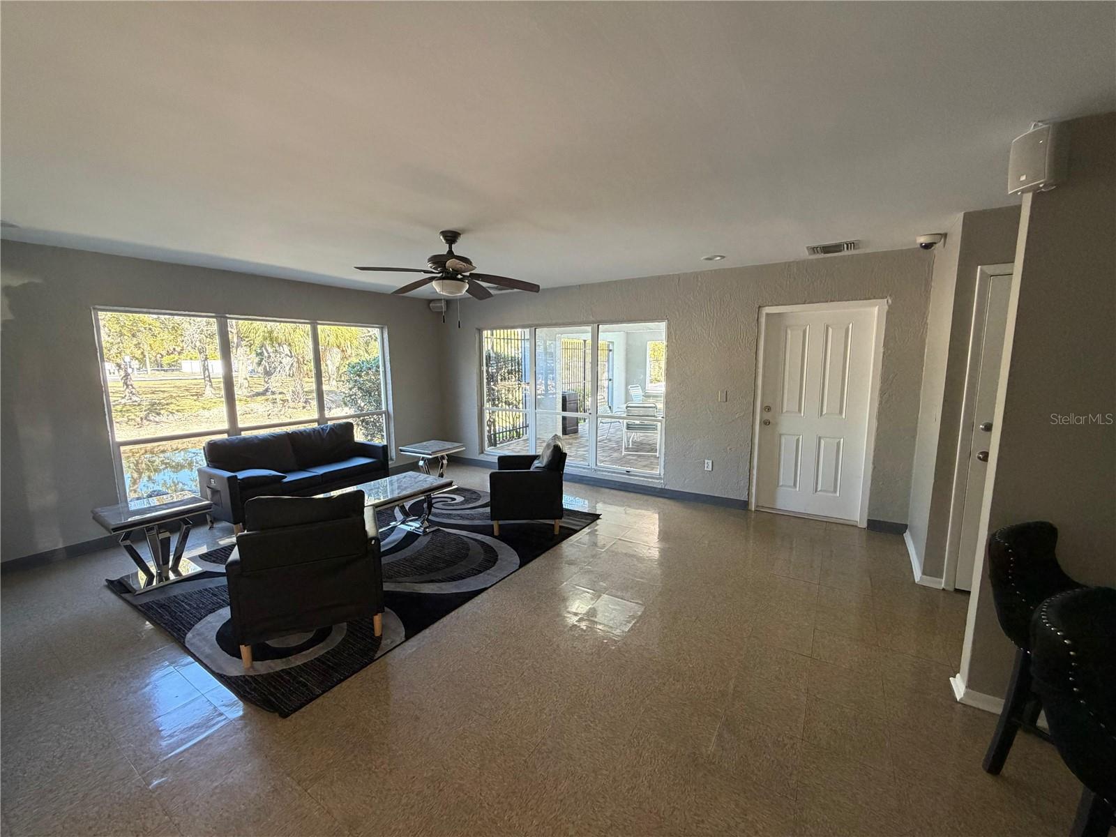 7177 Bank Unit 102, Tampa, FL 33617