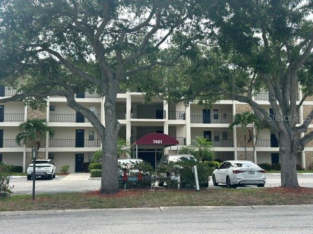 7461 Country Club Unit 402, Sarasota, FL 34243