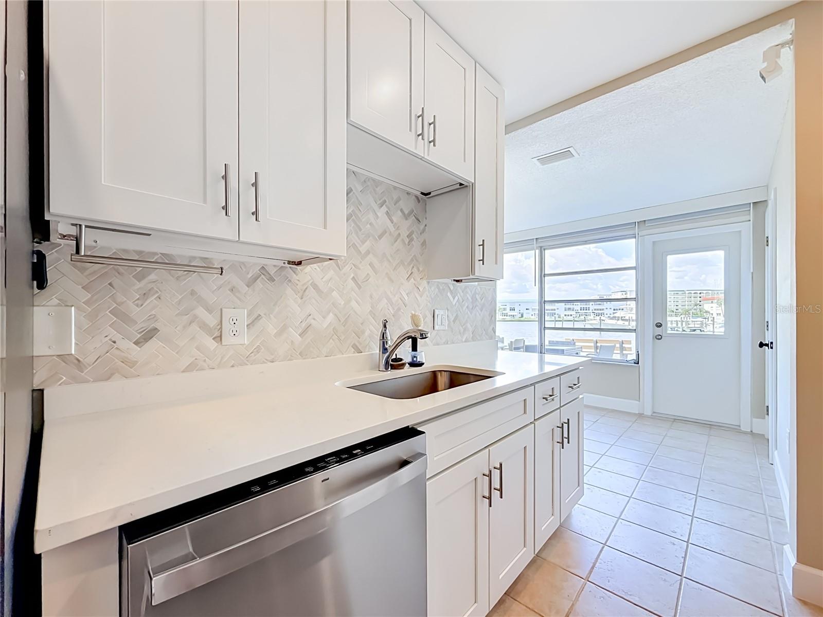 5925 Shore Unit 107, Gulfport, FL 33707