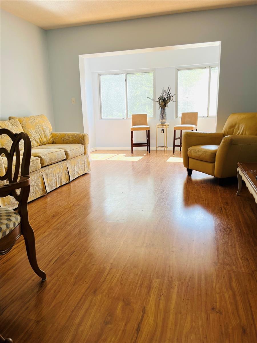8651 10th Unit 210, St Petersburg, FL 33702